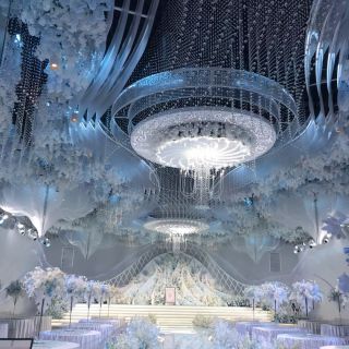 婚礼现场追光灯布置 婚礼灯光道具有哪些